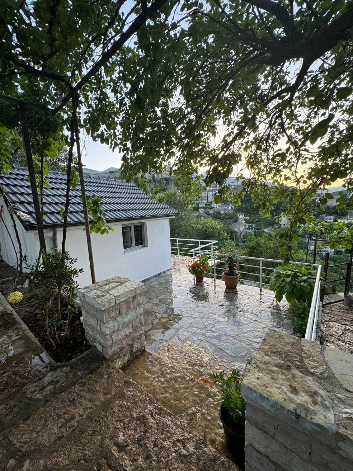 Guest House Argjiro Castle Gjirokaster Exterior photo